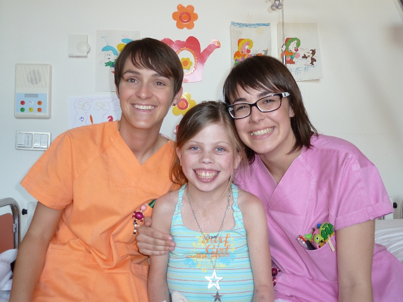 P1000057.JPG - im Bozner Krankenhaus mit den Krankenschwestern Verena und Silvia